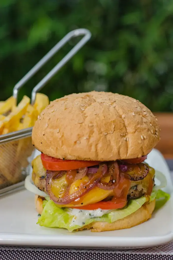 BEEF CHEESE BURGER